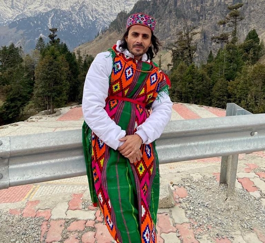 Bollywood Actor Producer Man Singh’s Manali photos are being liked a lot by the Netizens on social media