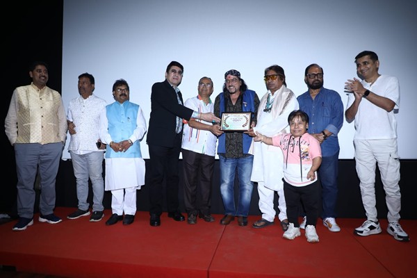 Prominent Personalities Welcomed Dr  Krishna Chouhan And Bollywood Legend Film Festival