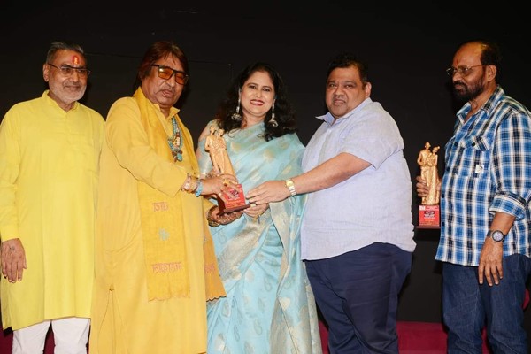 Keval Kumar Leo Media  & Playback Singer  Pratibha K Saini\’s Mom Dad God Of Universe Awards, 2024  A Grand Success !