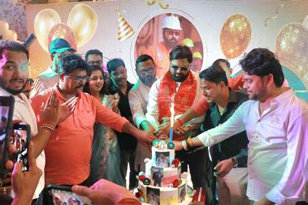 वाइट हिल के साथ समर सिंह की हैट्रिक, जन्मदिन पर लॉन्च हुआ ‘बवाल लागेलु साड़ी में’