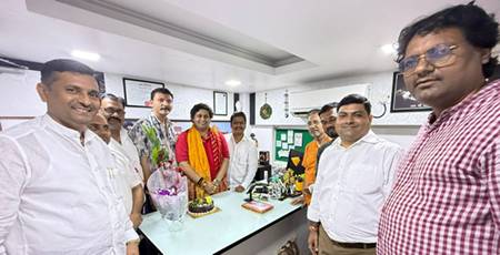 देशभर में धूमधाम से मनाया गया एडवोकेट विनय कुमार दुबे जी का जन्मदिन